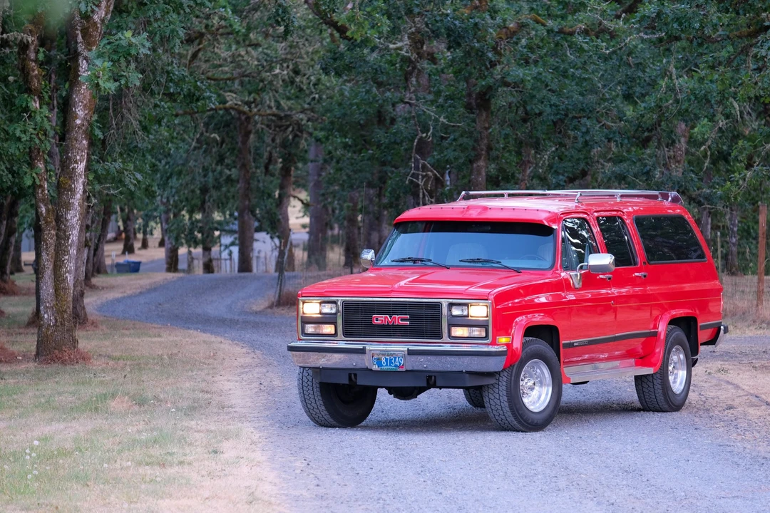1989 GMC Suburban 7th Gen - Image 6 of 31