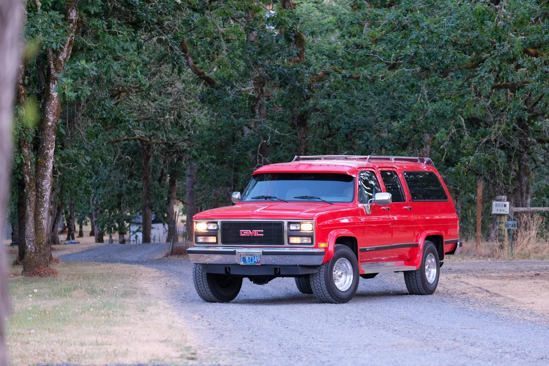 1989 GMC Suburban 7th Gen - Image 7 of 31