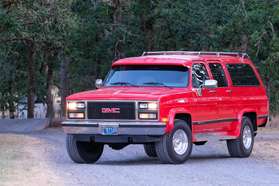 1989 GMC Suburban 7th Gen - Image 8 of 31