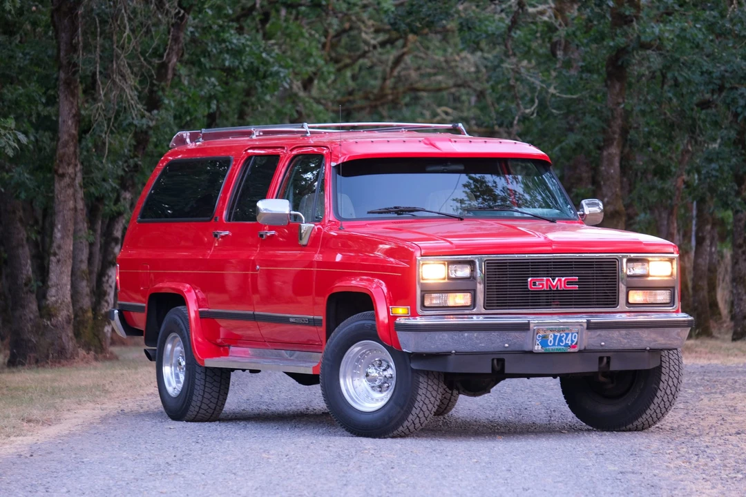 1989 GMC Suburban 7th Gen - Image 29 of 31