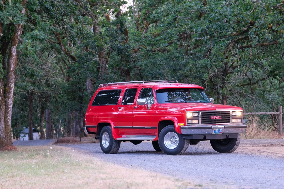 1989 GMC Suburban 7th Gen - Image 28 of 31