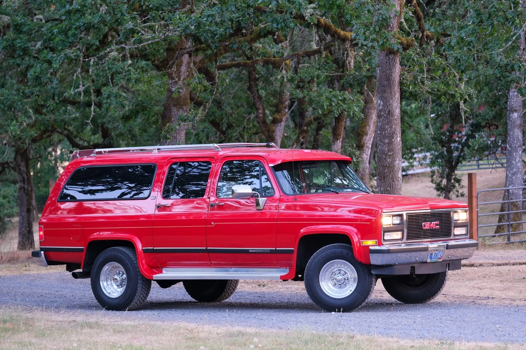 1989 GMC Suburban 7th Gen - Image 24 of 31