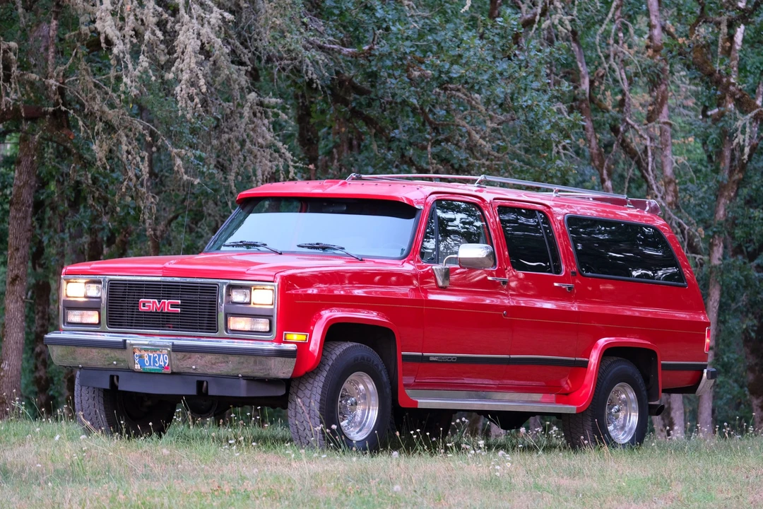 1989 GMC Suburban 7th Gen - Image 10 of 31