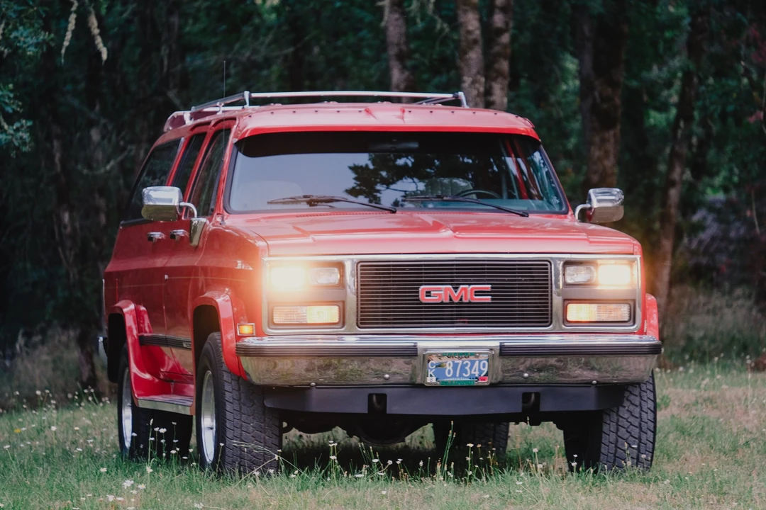 1989 GMC Suburban 7th Gen - Image 30 of 31
