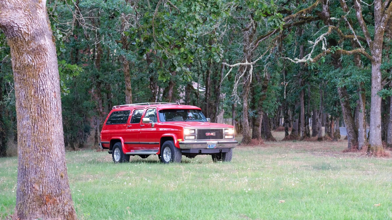 1989 GMC Suburban 7th Gen - Image 26 of 31