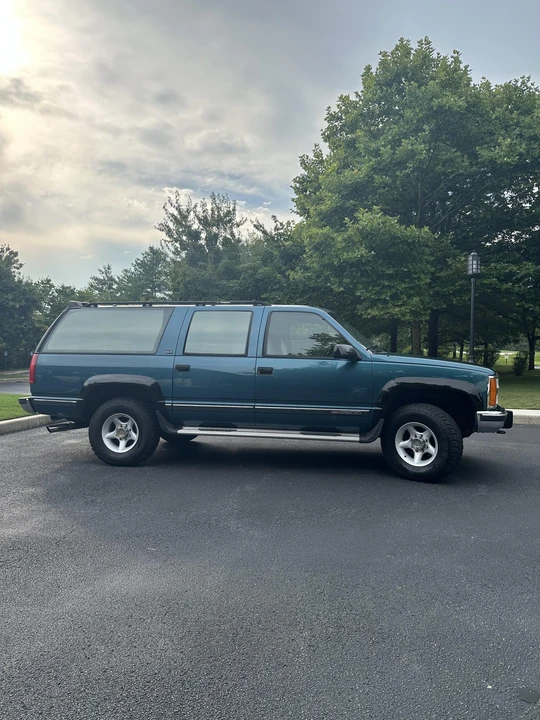 1993 GMC Suburban 8th Gen - Image 19 of 31