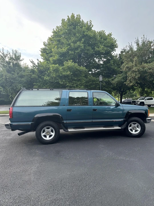 1993 GMC Suburban 8th Gen - Image 18 of 31