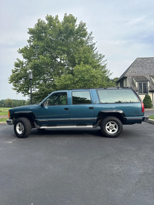 1993 GMC Suburban 8th Gen - Image 9 of 31