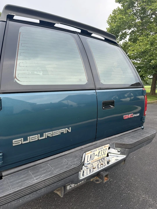 1993 GMC Suburban 8th Gen - Image 28 of 31