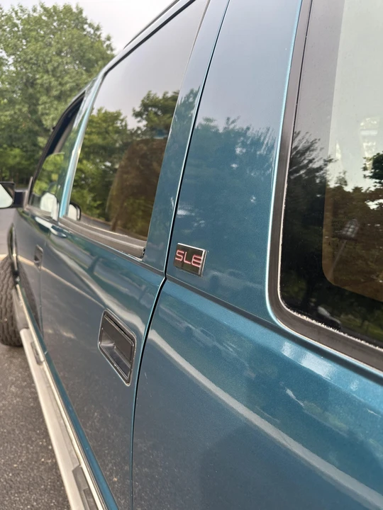 1993 GMC Suburban 8th Gen - Image 27 of 31