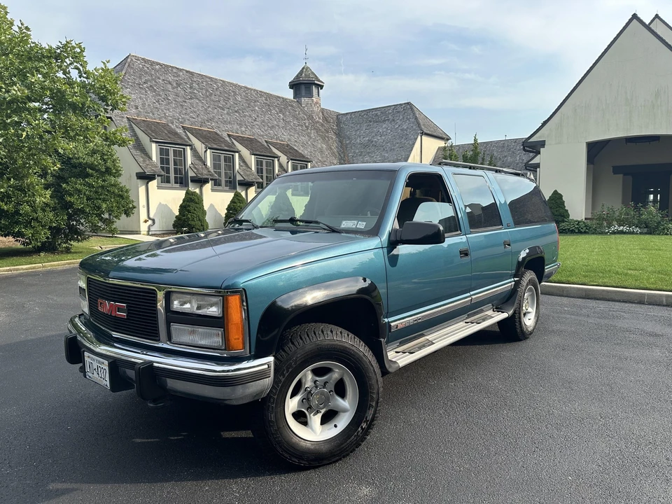 1993 GMC Suburban 8th Gen - Image 6 of 31