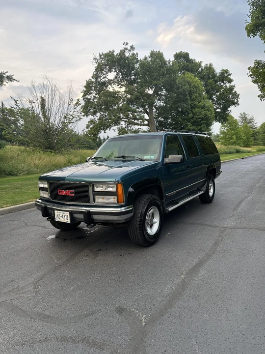 1993 GMC Suburban 8th Gen - Image 3 of 31