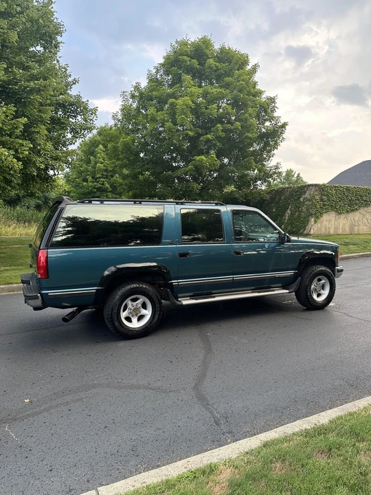 1993 GMC Suburban 8th Gen - Image 17 of 31