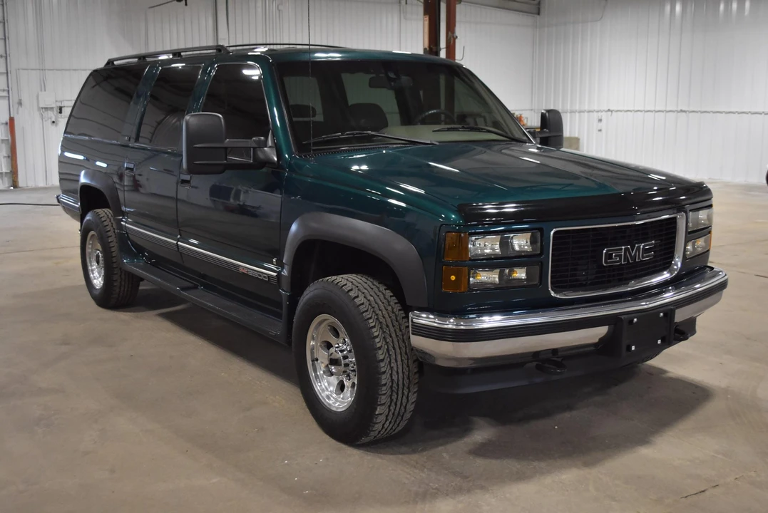 1996 GMC Suburban 8th Gen - Image 8 of 31