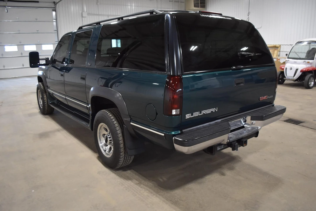 1996 GMC Suburban 8th Gen - Image 4 of 31