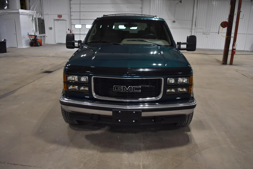 1996 GMC Suburban 8th Gen - Image 9 of 31