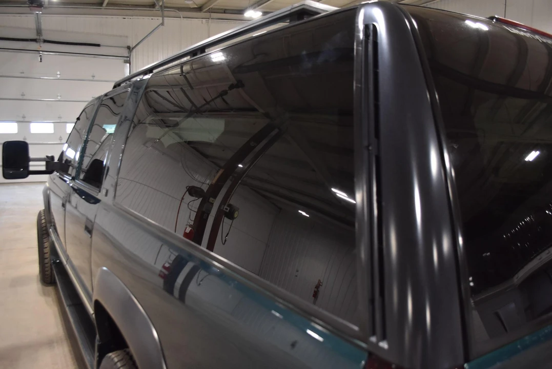 1996 GMC Suburban 8th Gen - Image 24 of 31