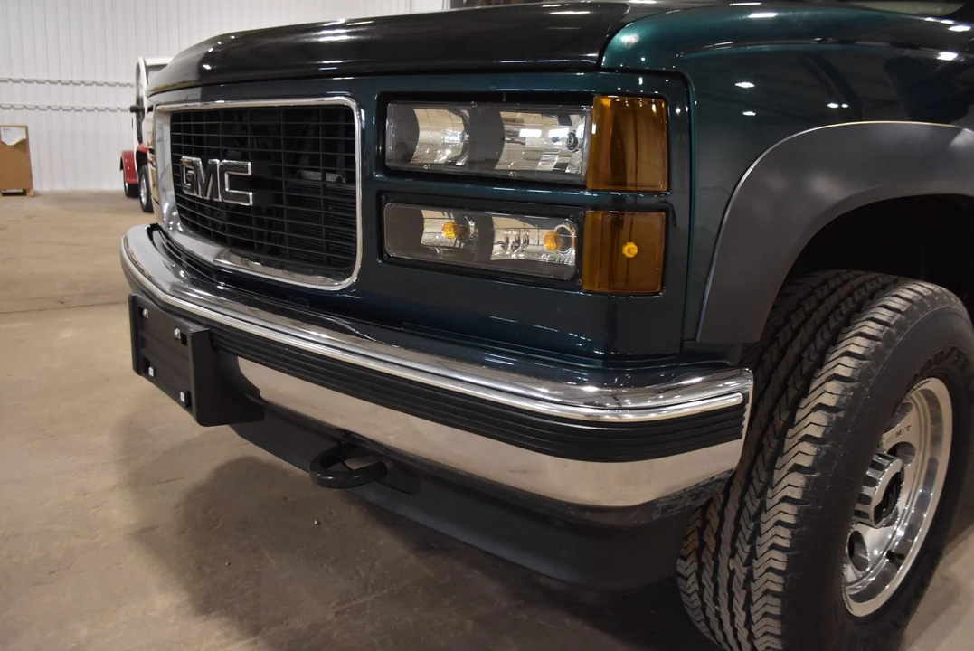 1996 GMC Suburban 8th Gen - Image 20 of 31
