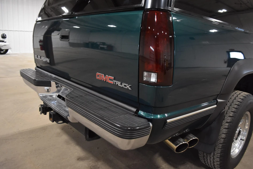 1996 GMC Suburban 8th Gen - Image 27 of 31