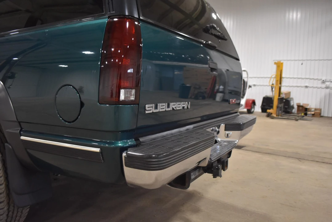 1996 GMC Suburban 8th Gen - Image 26 of 31