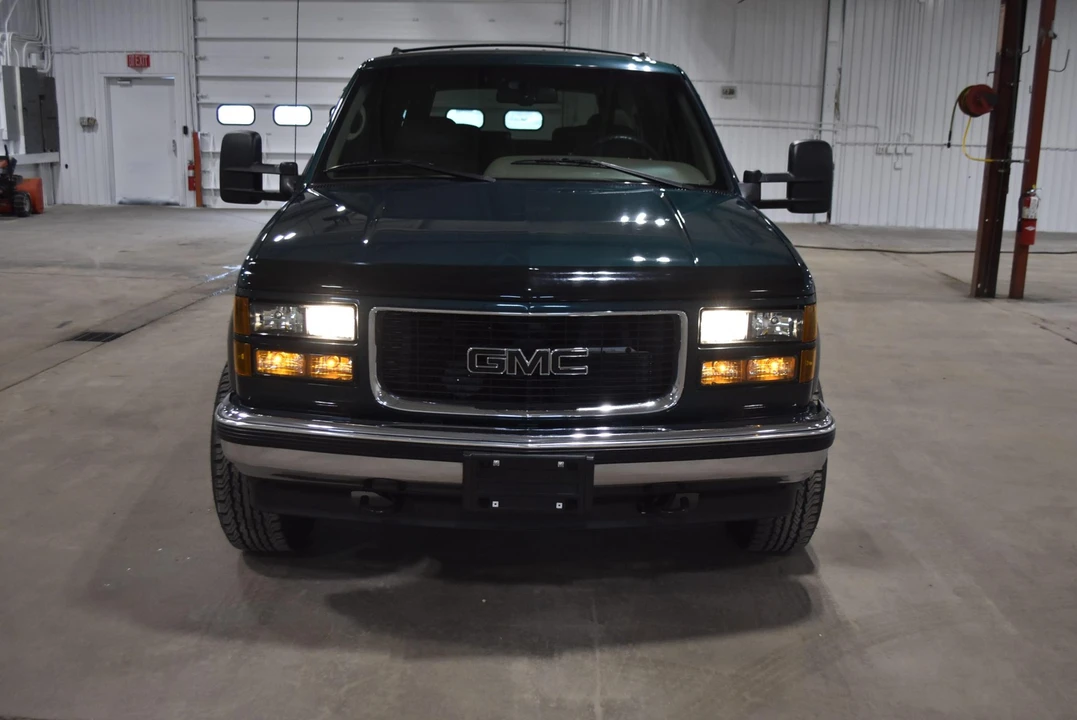 1996 GMC Suburban 8th Gen - Image 18 of 31