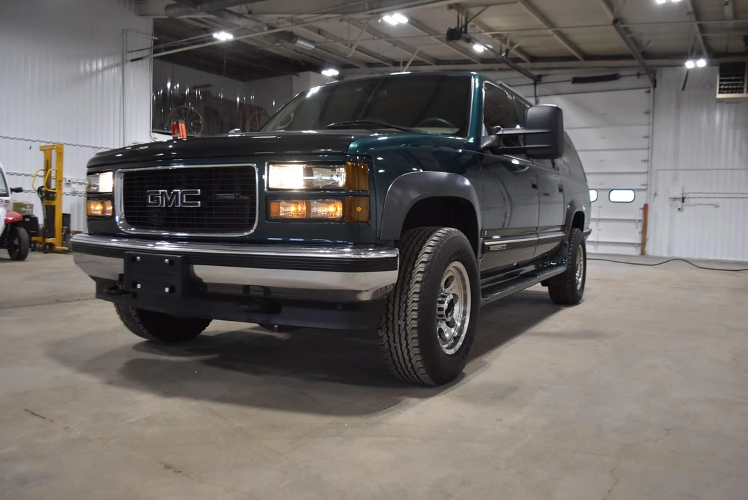 1996 GMC Suburban 8th Gen - Image 10 of 31