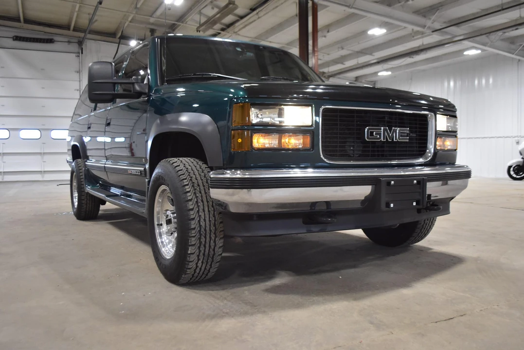1996 GMC Suburban 8th Gen - Image 16 of 31