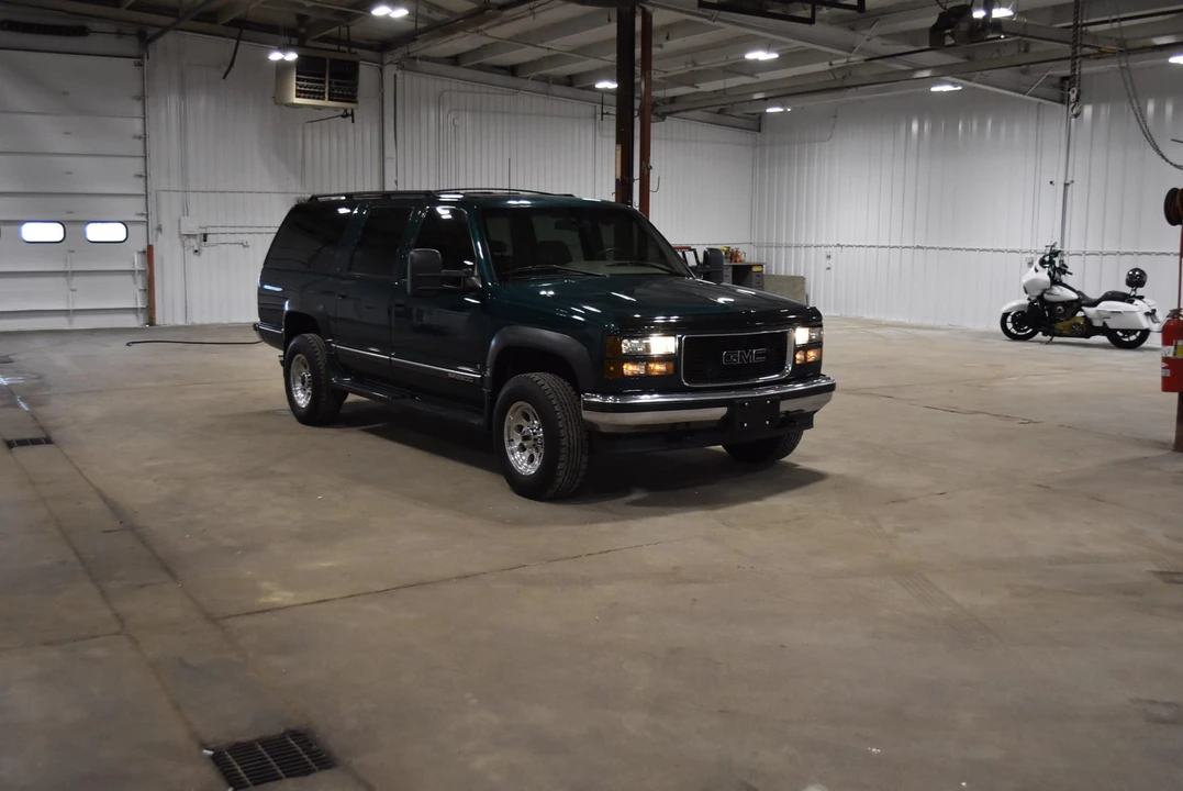 1996 GMC Suburban 8th Gen - Image 17 of 31