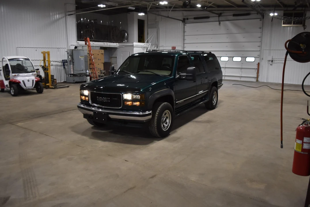 1996 GMC Suburban 8th Gen - Image 11 of 31