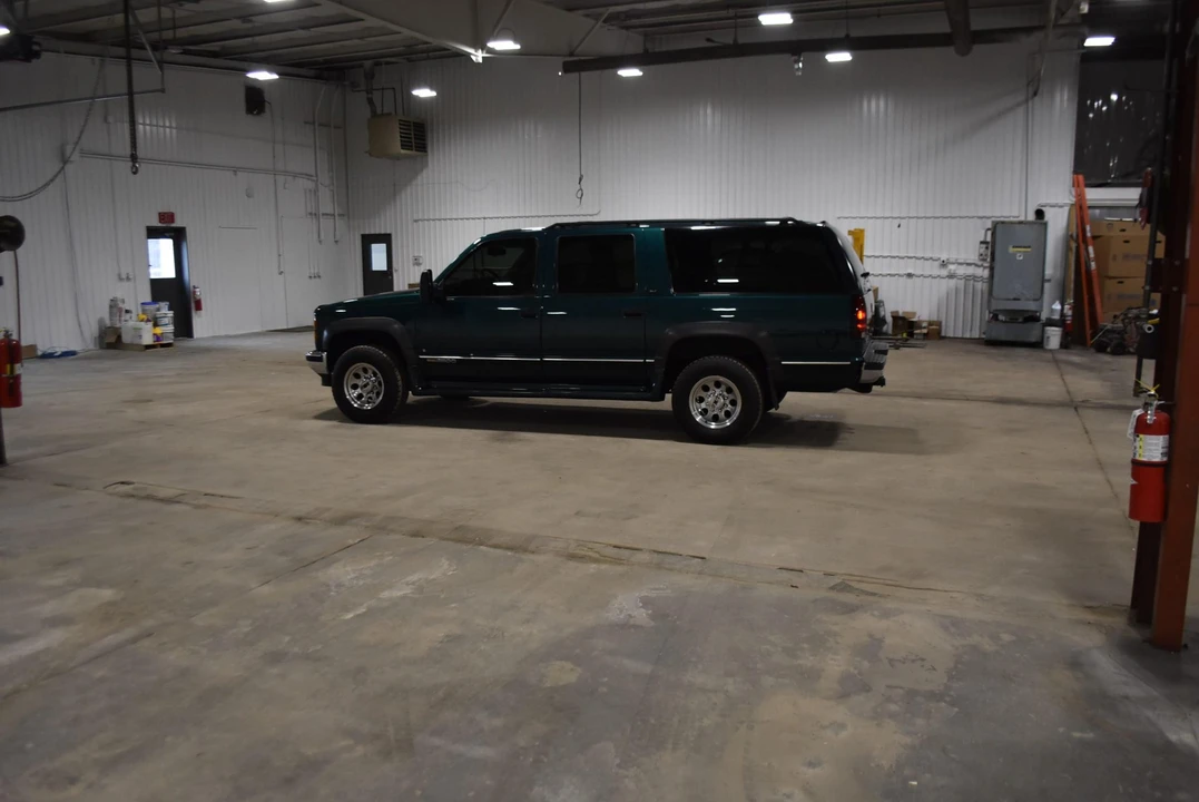 1996 GMC Suburban 8th Gen - Image 12 of 31