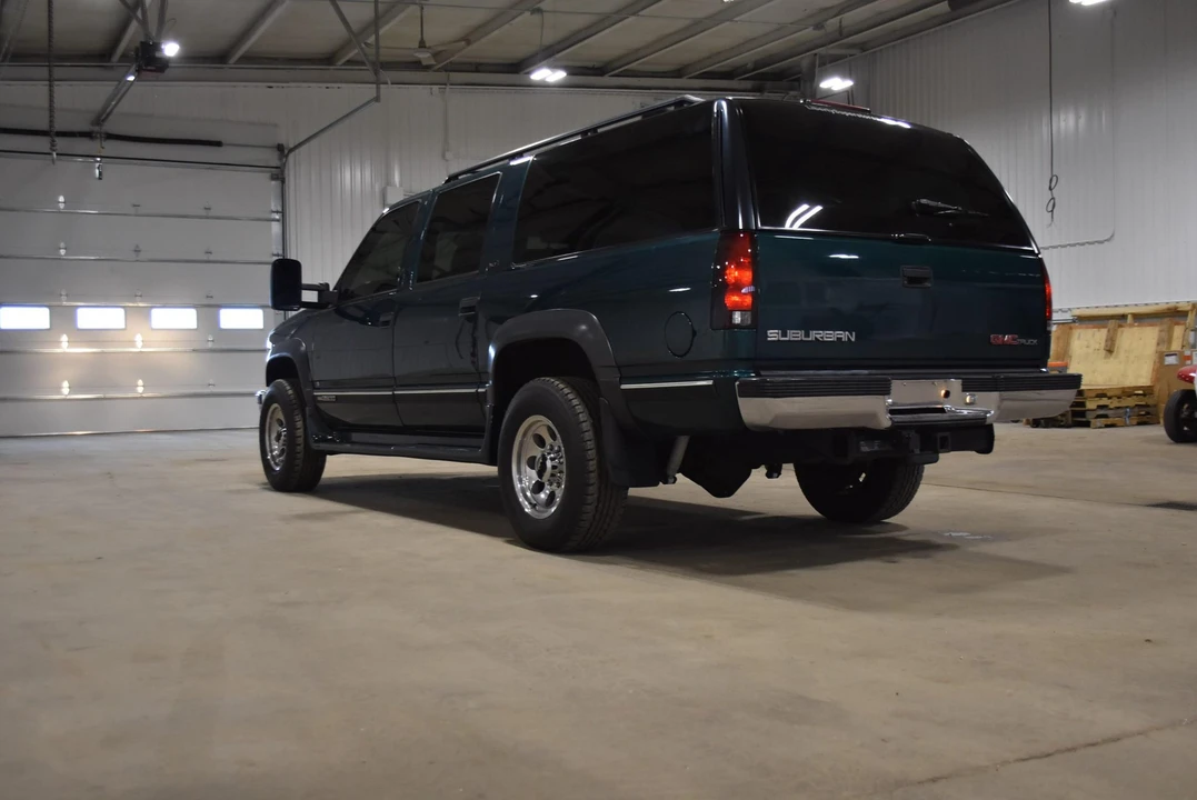 1996 GMC Suburban 8th Gen - Image 13 of 31