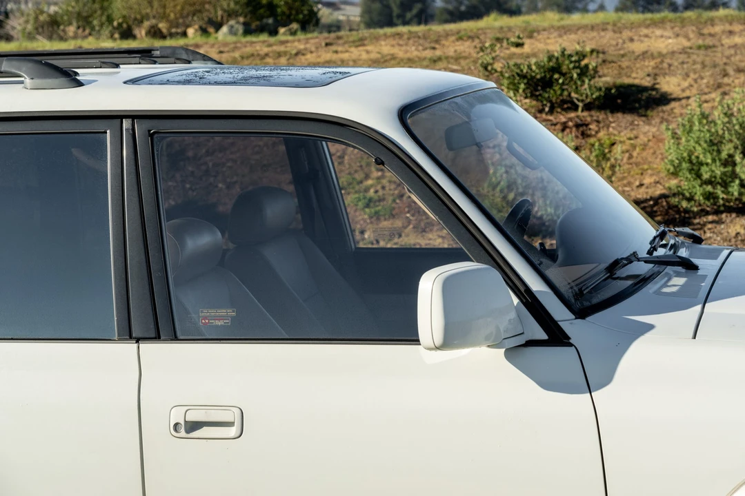 1996 Lexus LX 1st Gen - Image 18 of 31