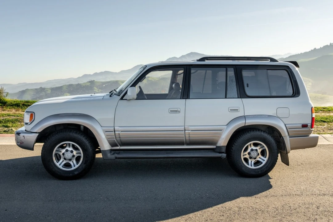 1996 Lexus LX 1st Gen - Image 2 of 31