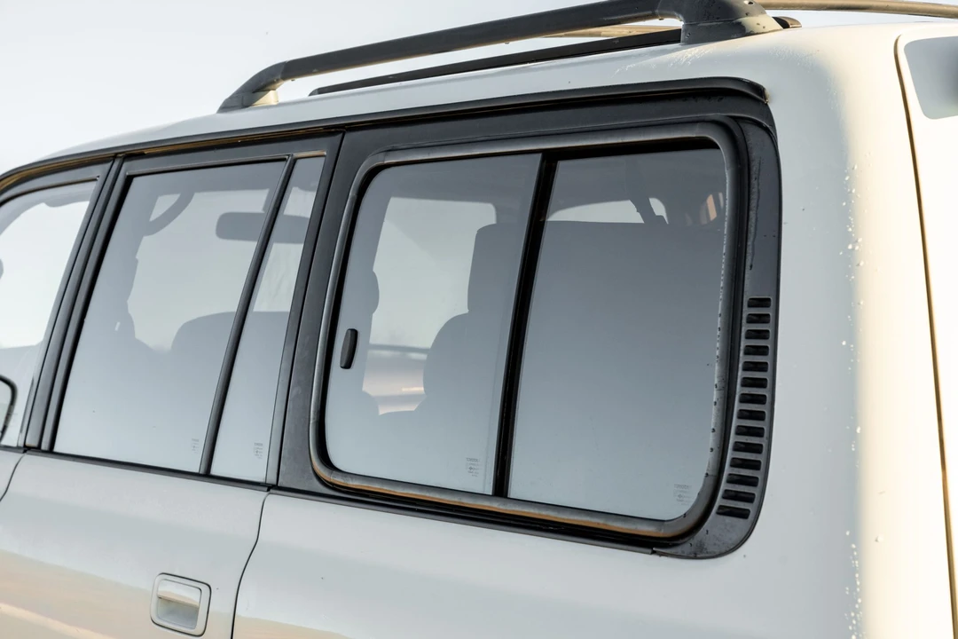 1996 Lexus LX 1st Gen - Image 30 of 31