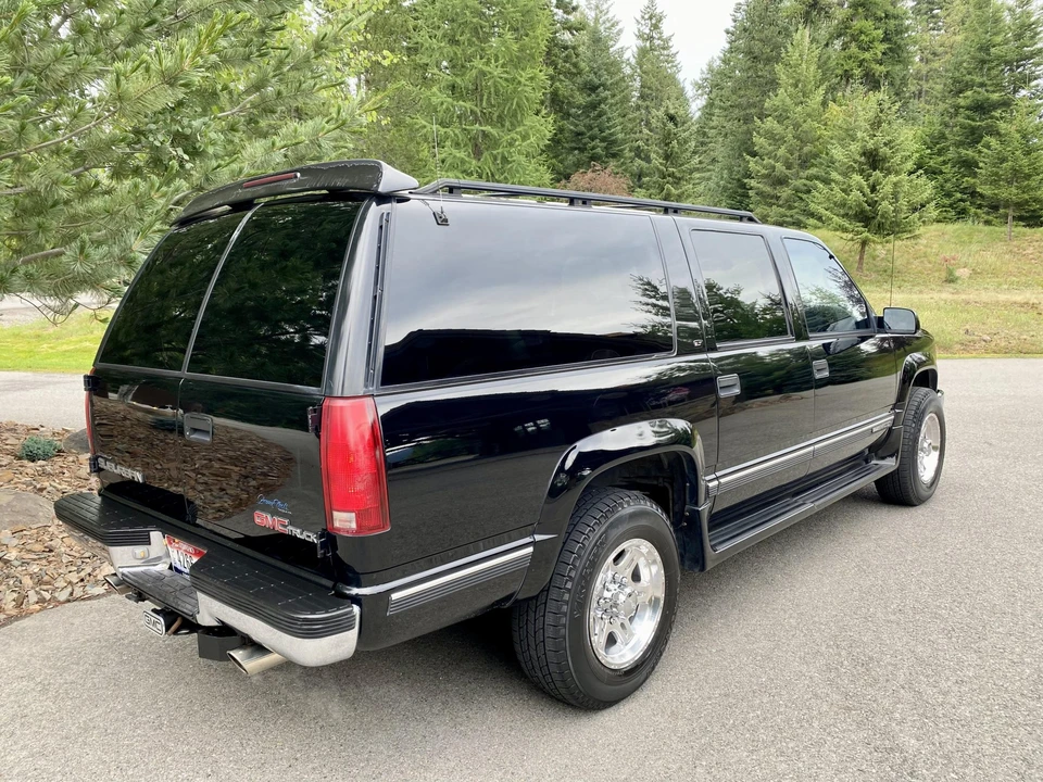 1997 GMC Suburban 8th Gen - Image 9 of 31