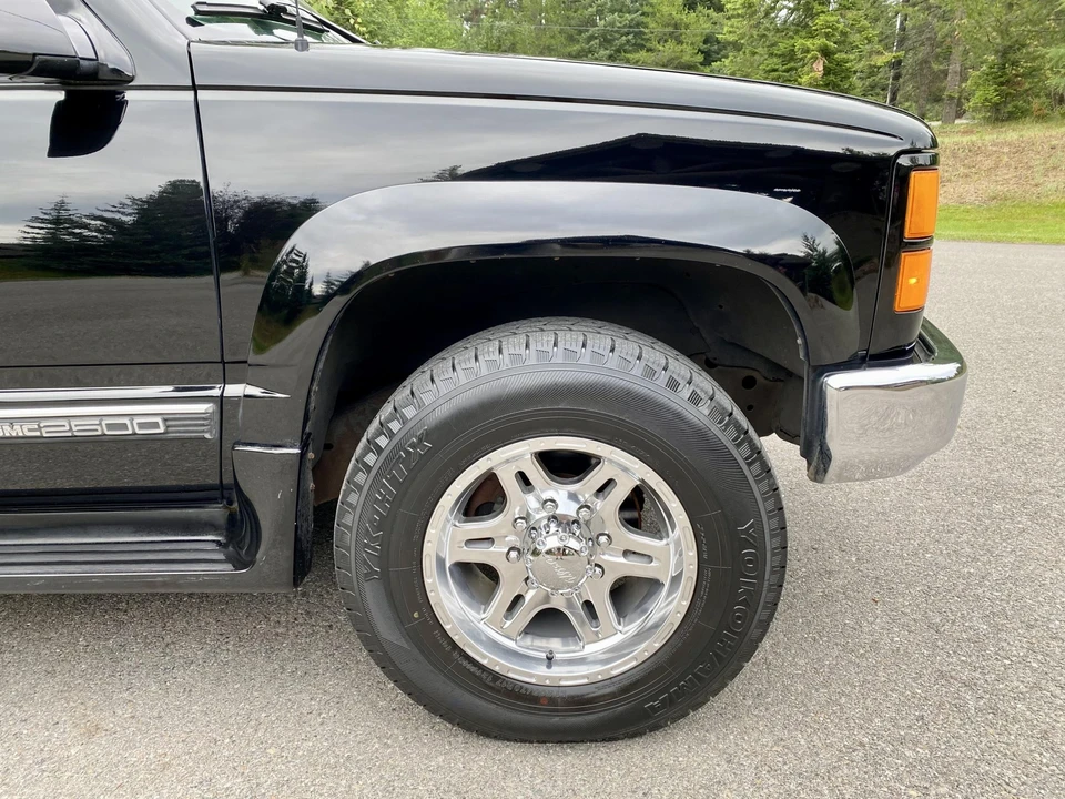 1997 GMC Suburban 8th Gen - Image 15 of 31