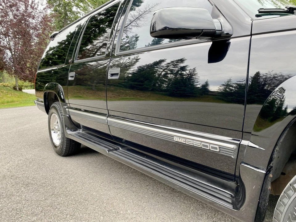 1997 GMC Suburban 8th Gen - Image 18 of 31
