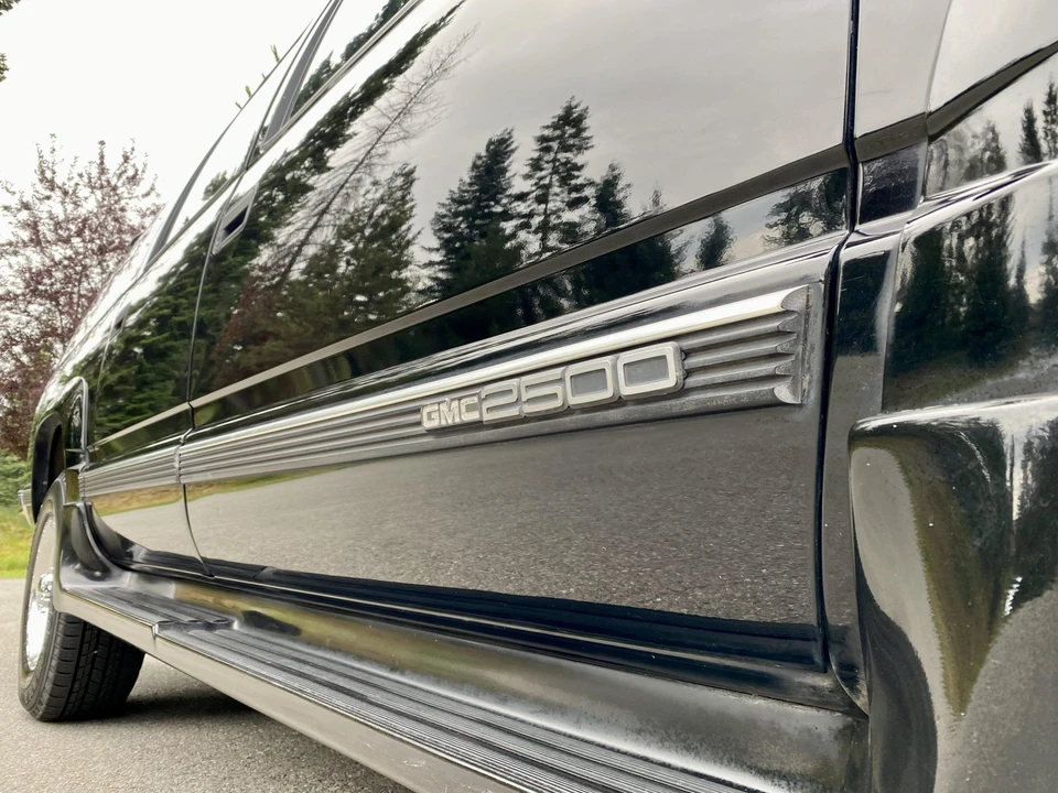 1997 GMC Suburban 8th Gen - Image 19 of 31