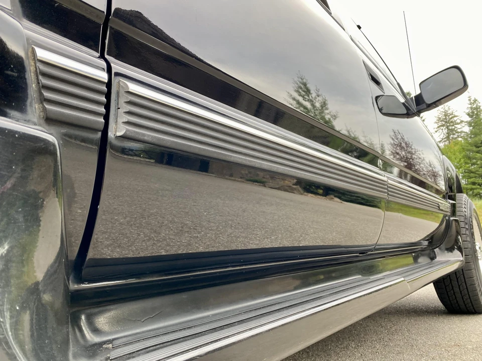 1997 GMC Suburban 8th Gen - Image 23 of 31