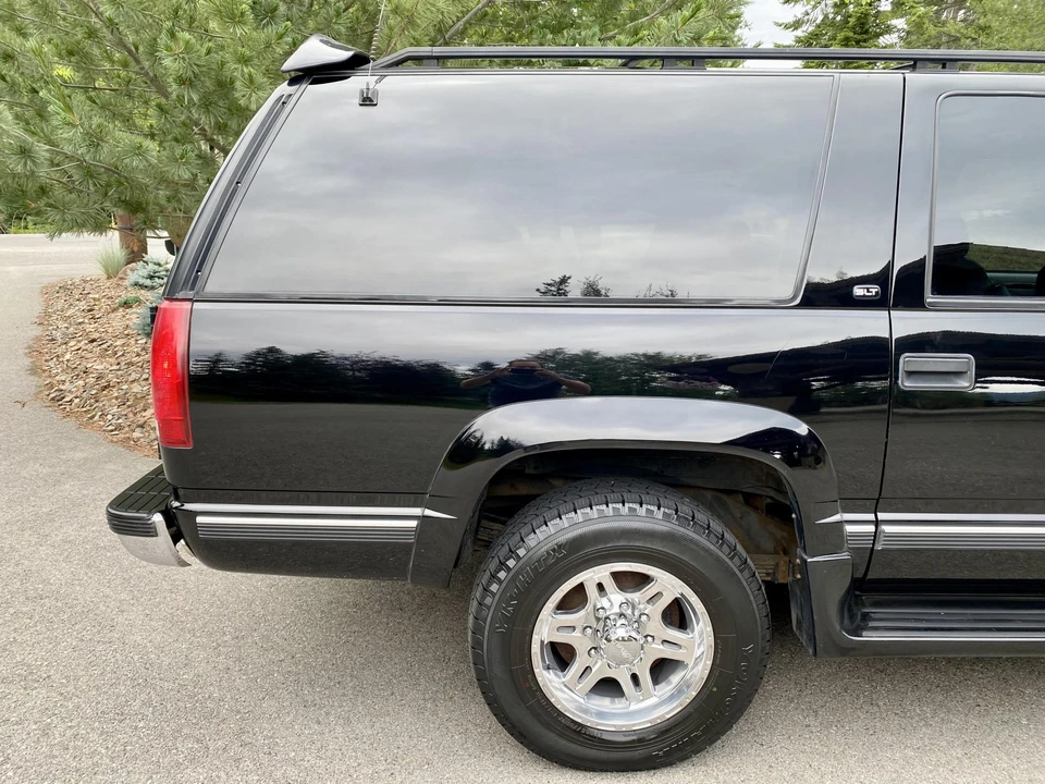 1997 GMC Suburban 8th Gen - Image 24 of 31