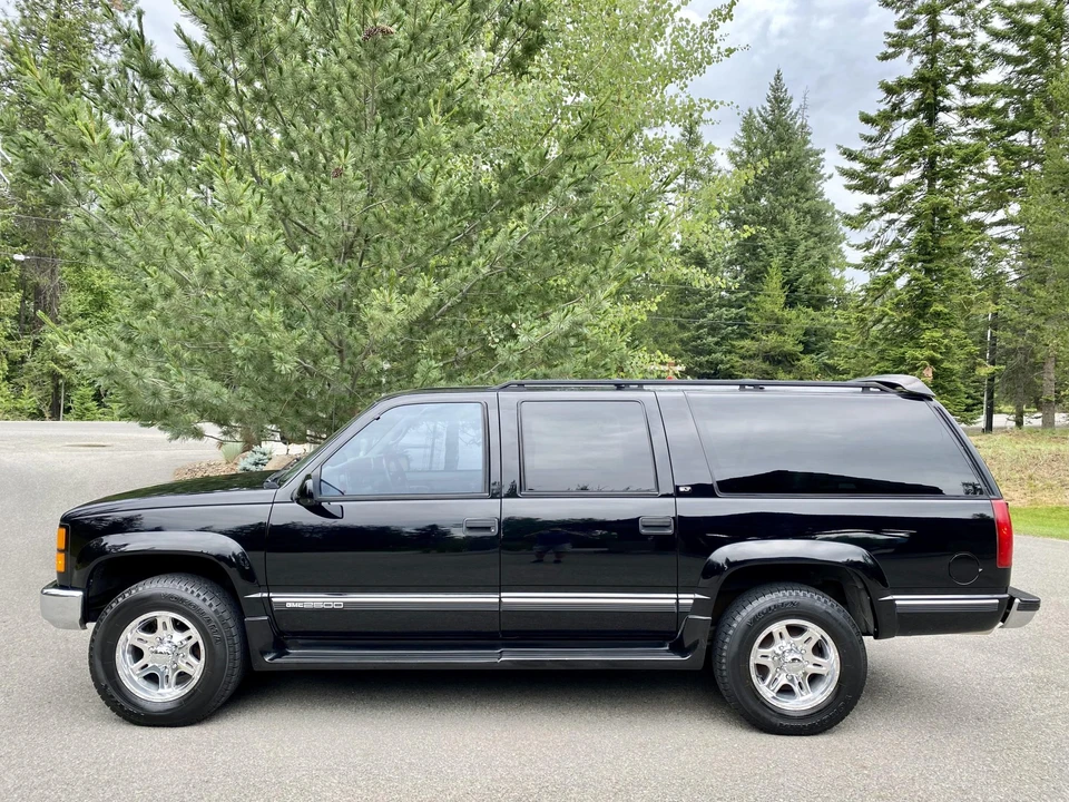 1997 GMC Suburban 8th Gen - Image 12 of 31