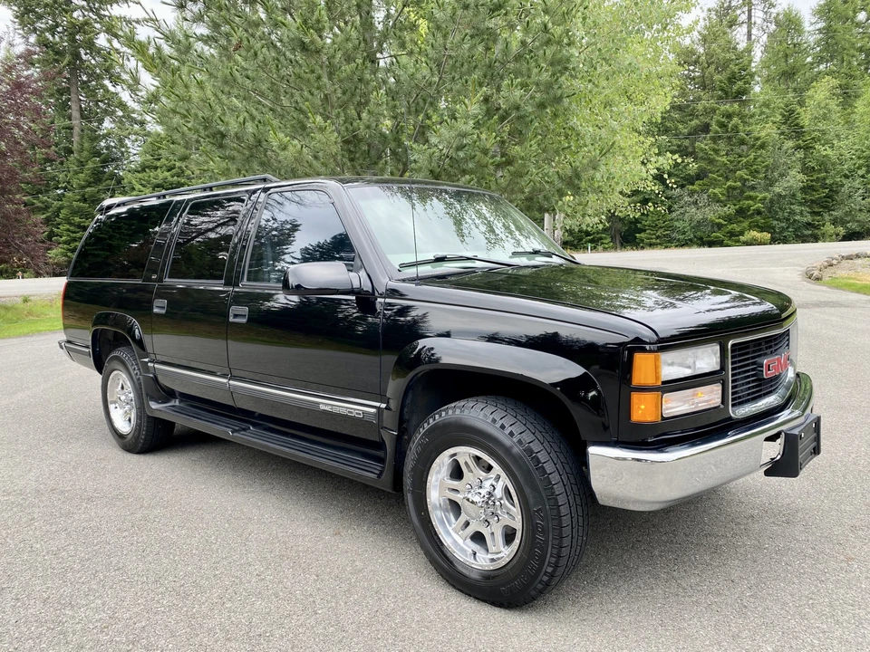 1997 GMC Suburban 8th Gen - Image 7 of 31