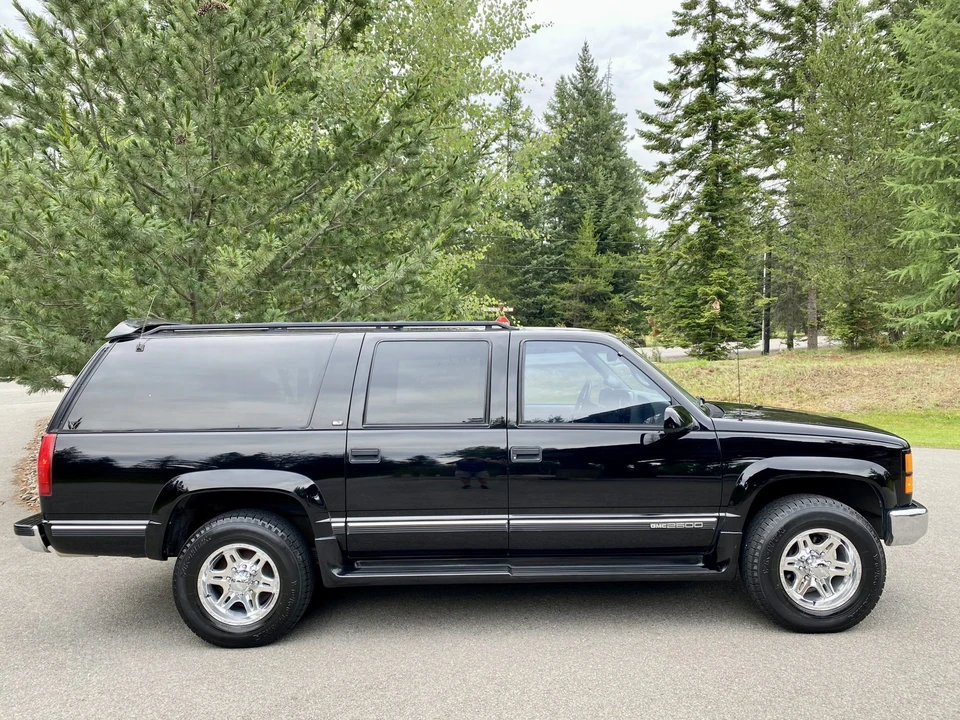 1997 GMC Suburban 8th Gen - Image 8 of 31