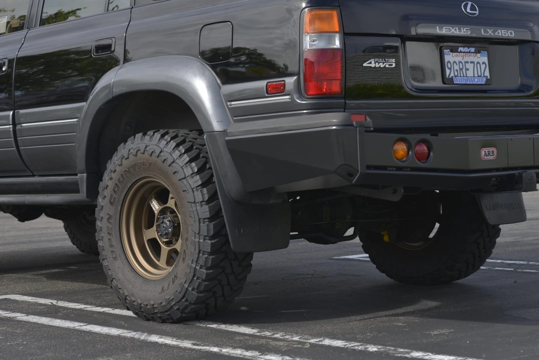 1997 Lexus LX 1st Gen - Image 28 of 31