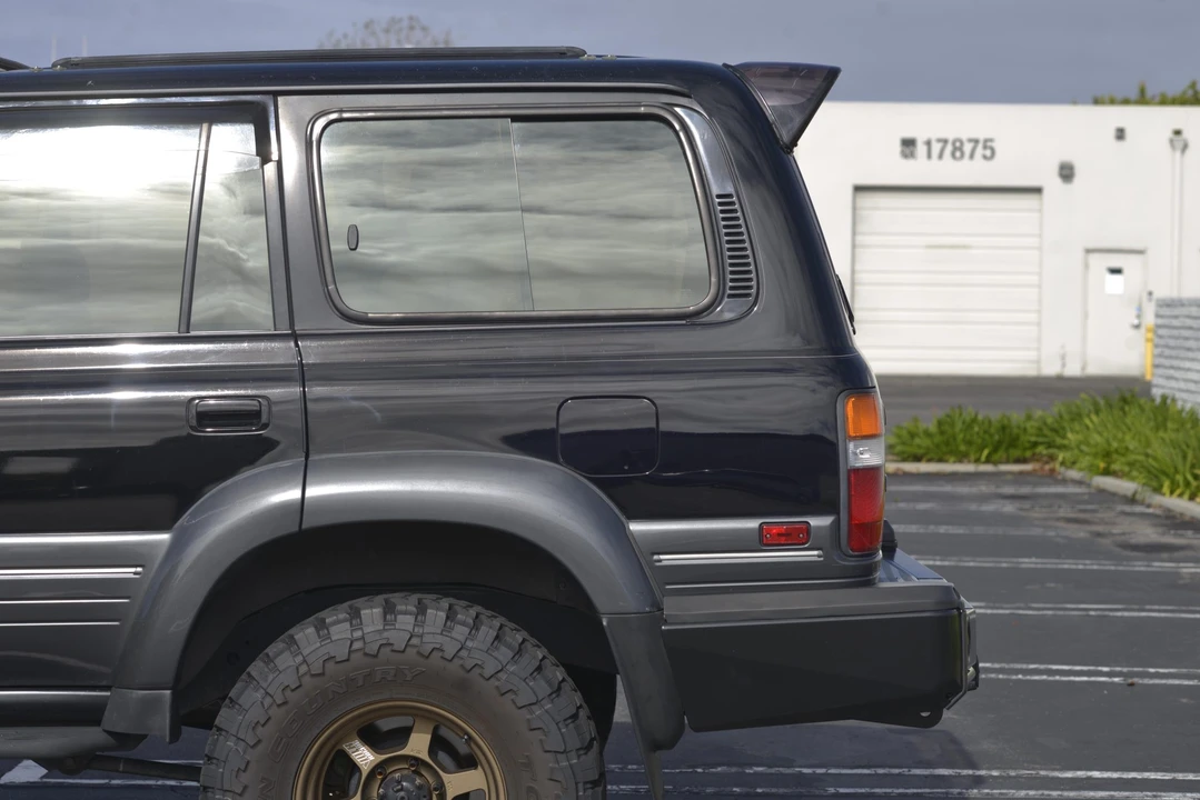 1997 Lexus LX 1st Gen - Image 29 of 31