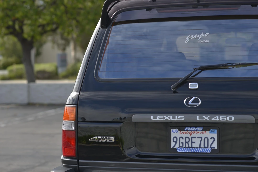 1997 Lexus LX 1st Gen - Image 26 of 31