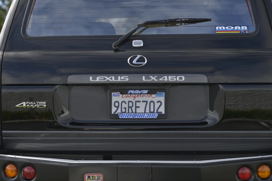 1997 Lexus LX 1st Gen - Image 25 of 31