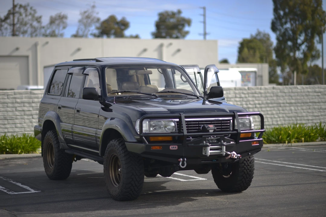 1997 Lexus LX 1st Gen - Image 5 of 31