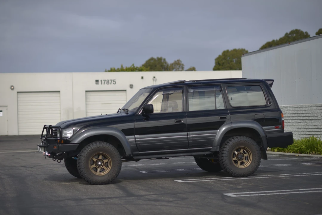 1997 Lexus LX 1st Gen - Image 15 of 31