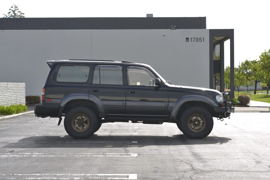 1997 Lexus LX 1st Gen - Image 9 of 31